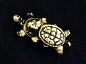 Two Turtles Lapel Pin Gold New