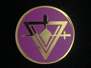 Royal Select Master Lapel Pin New